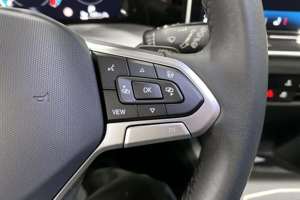 VOLKSWAGEN Golf 2025