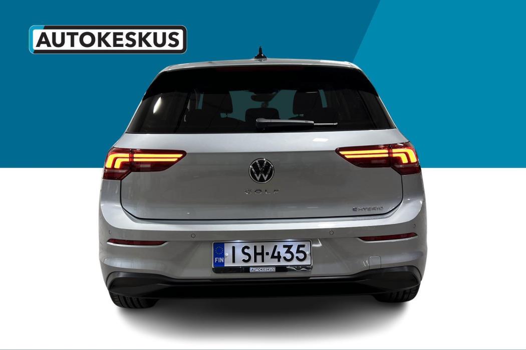 VOLKSWAGEN Golf 2025