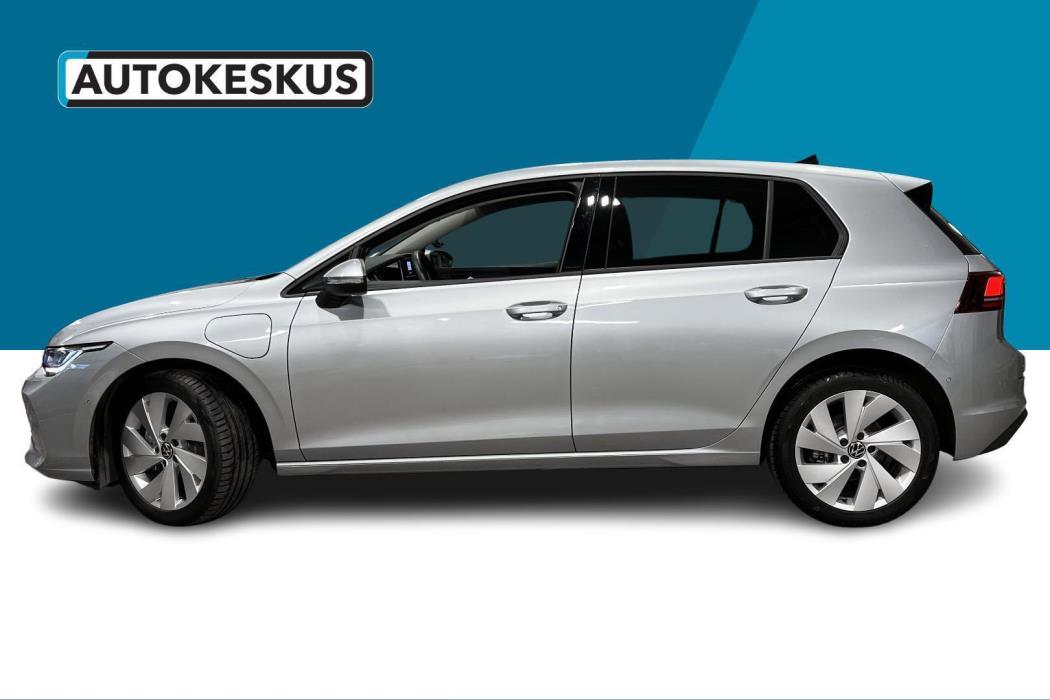 VOLKSWAGEN Golf 2025