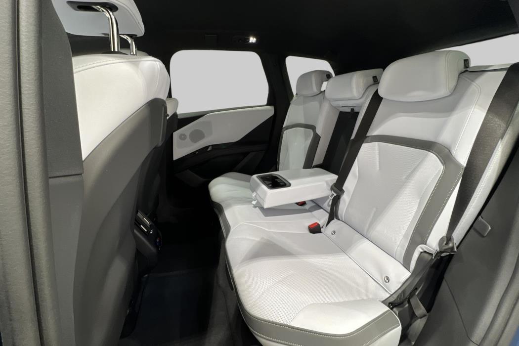 BMW IX3 2026