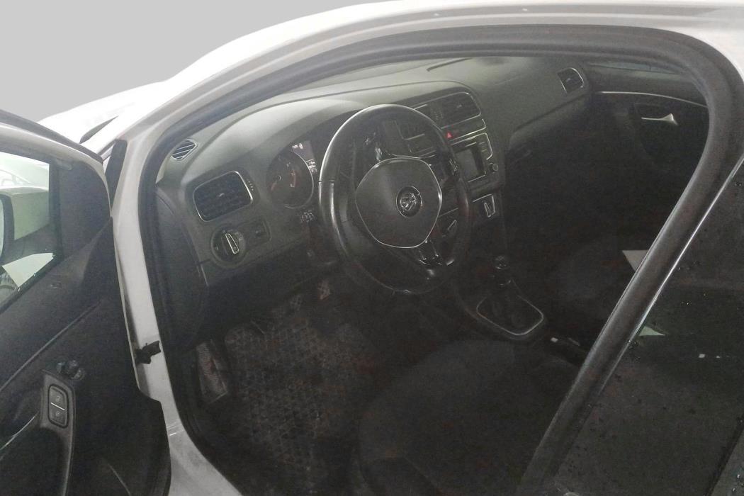 VOLKSWAGEN Polo 2014