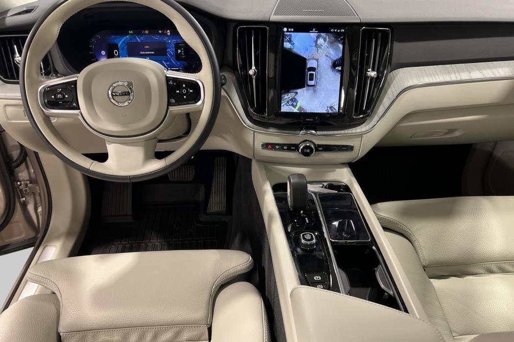 VOLVO XC60 2023