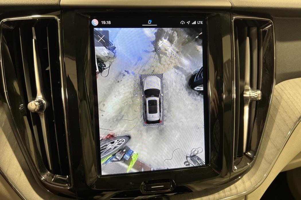 VOLVO XC60 2023
