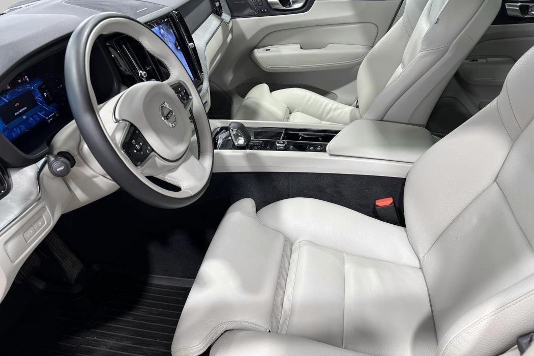 VOLVO XC60 2023