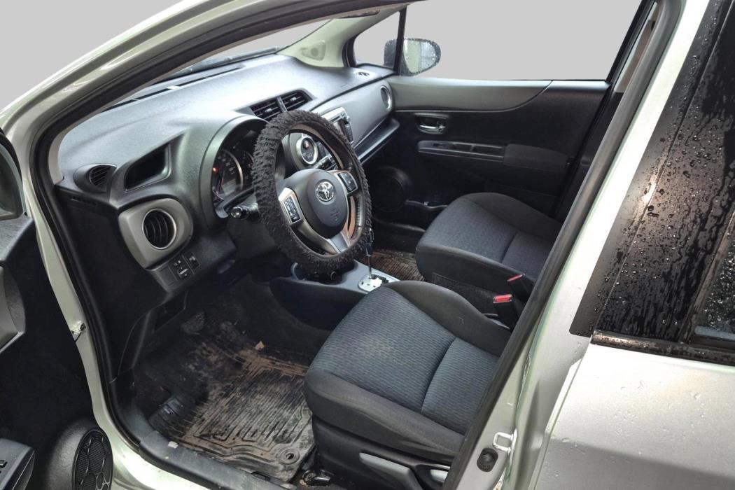 TOYOTA Yaris 2012