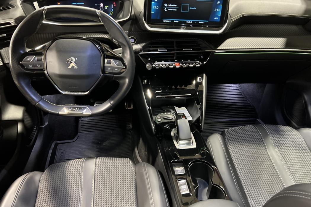 PEUGEOT e-208 2021