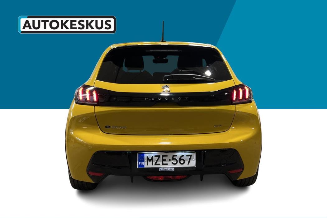 PEUGEOT e-208 2021