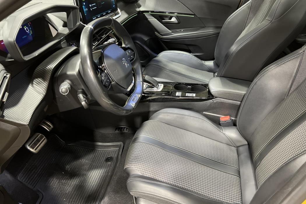 PEUGEOT e-208 2021
