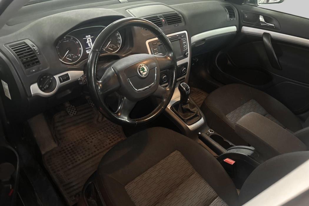 SKODA Octavia 2012