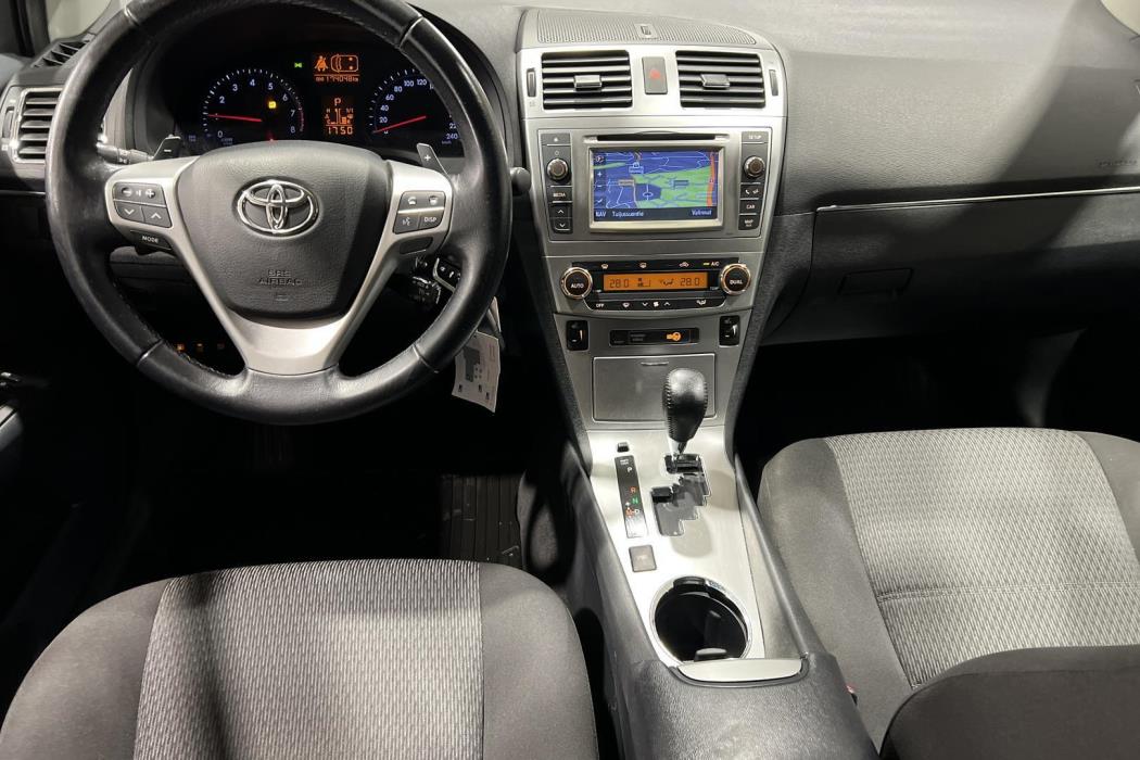 TOYOTA Avensis 2012