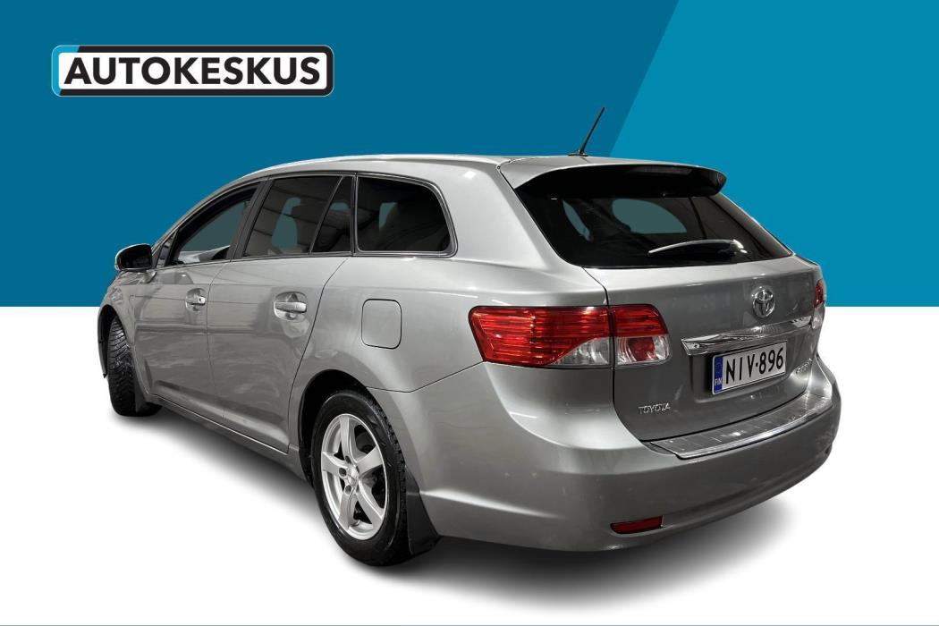 TOYOTA Avensis 2012