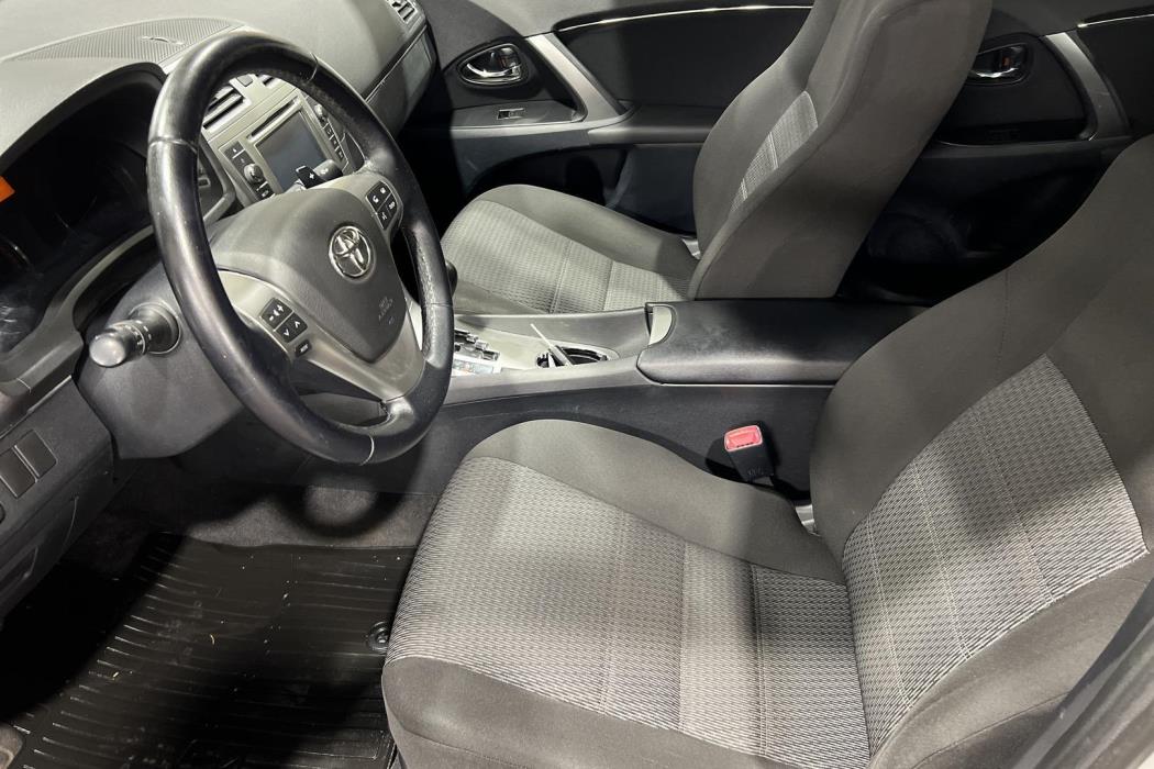 TOYOTA Avensis 2012