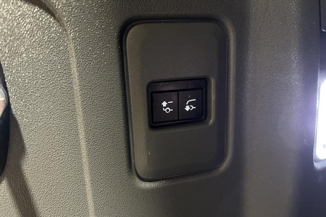 LAND ROVER Defender 2023