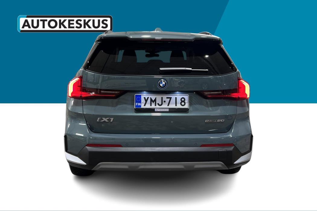 BMW IX1 2025