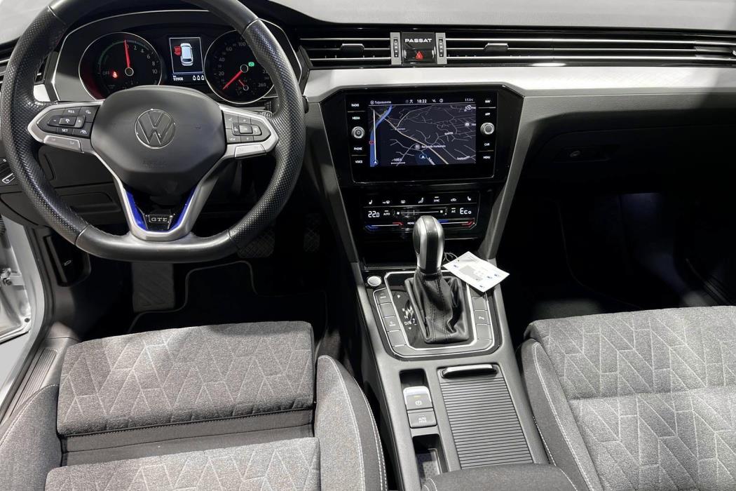 VOLKSWAGEN Passat 2023