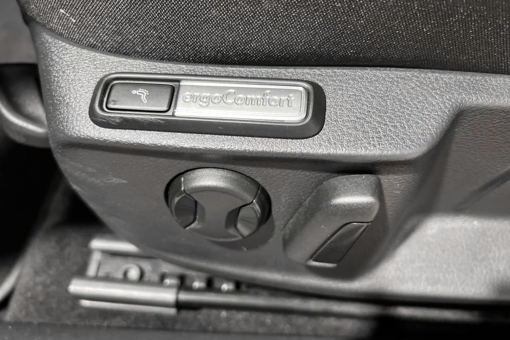 VOLKSWAGEN Passat 2023