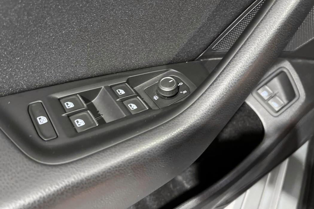 VOLKSWAGEN Passat 2023