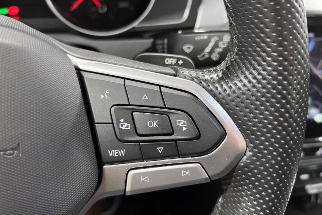 VOLKSWAGEN Passat 2023