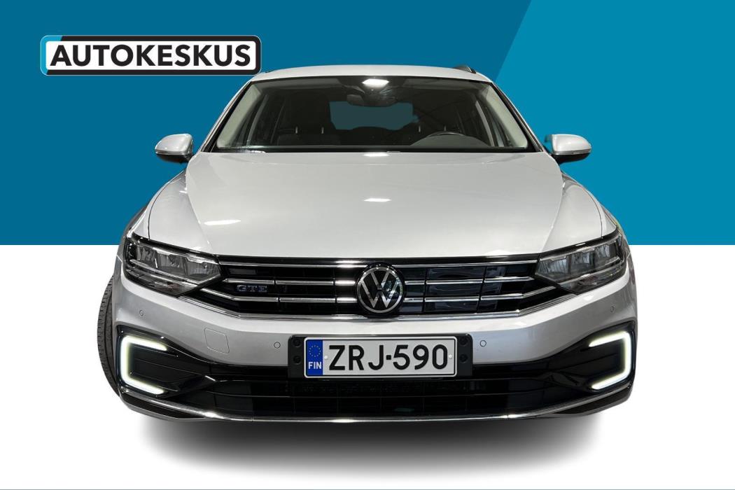 VOLKSWAGEN Passat 2023
