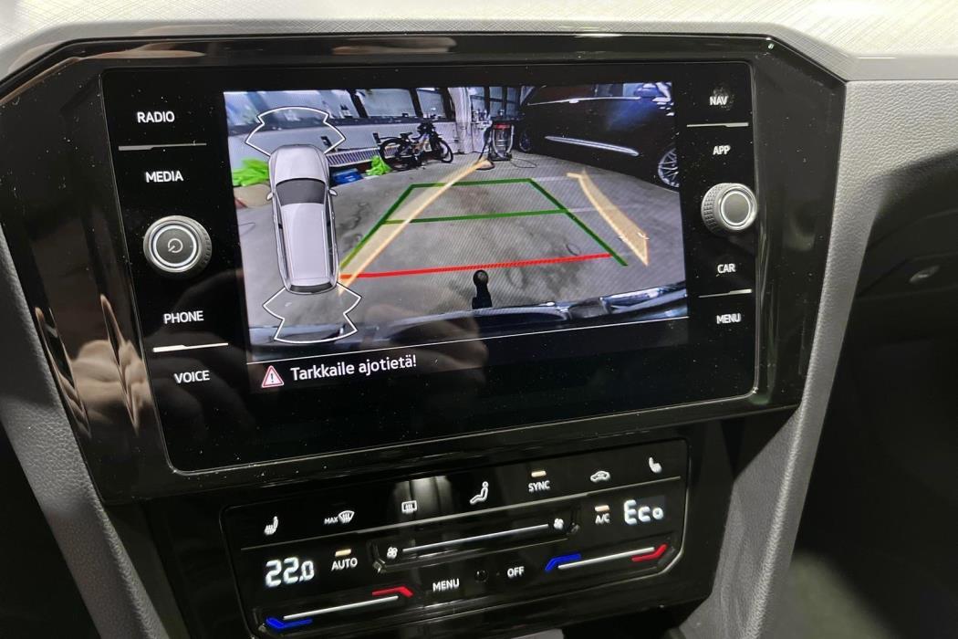 VOLKSWAGEN Passat 2023