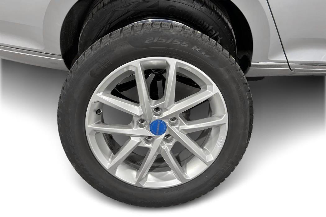 VOLKSWAGEN Passat 2023