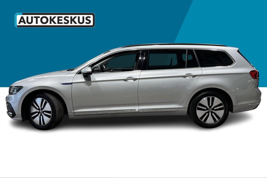 VOLKSWAGEN Passat 2023