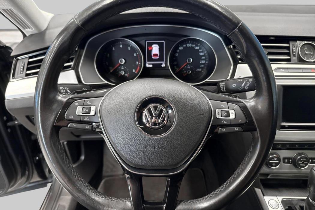 VOLKSWAGEN Passat 2016