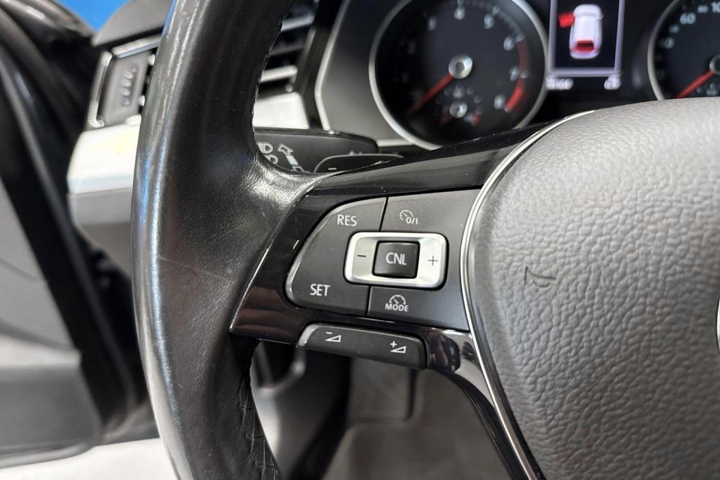 VOLKSWAGEN Passat 2016