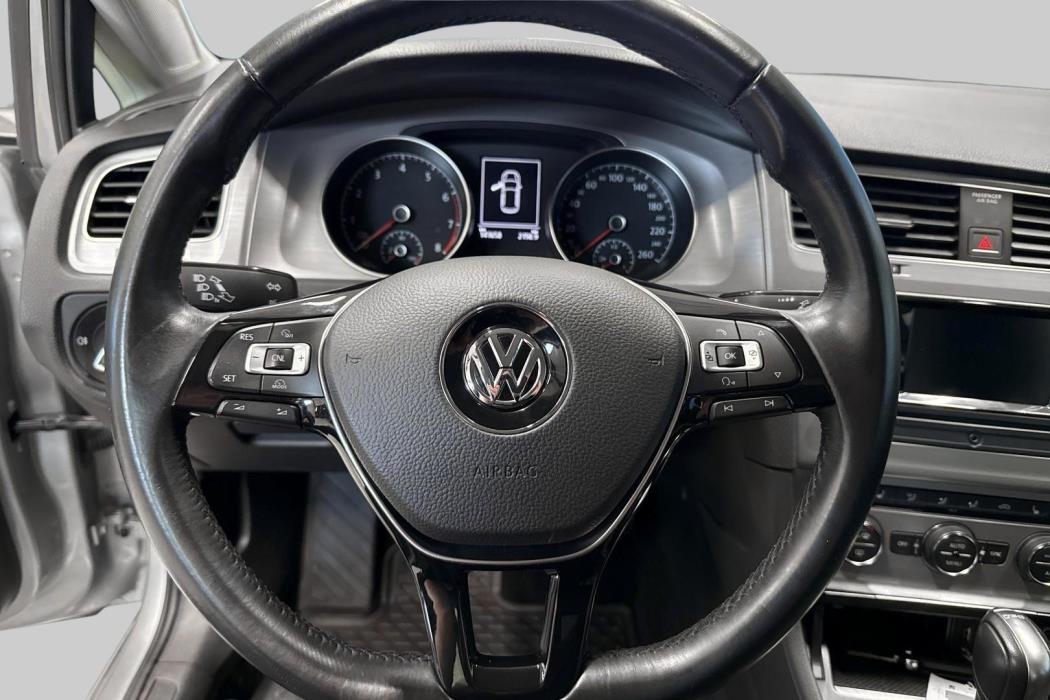 VOLKSWAGEN Golf 2016