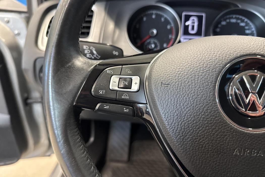 VOLKSWAGEN Golf 2016