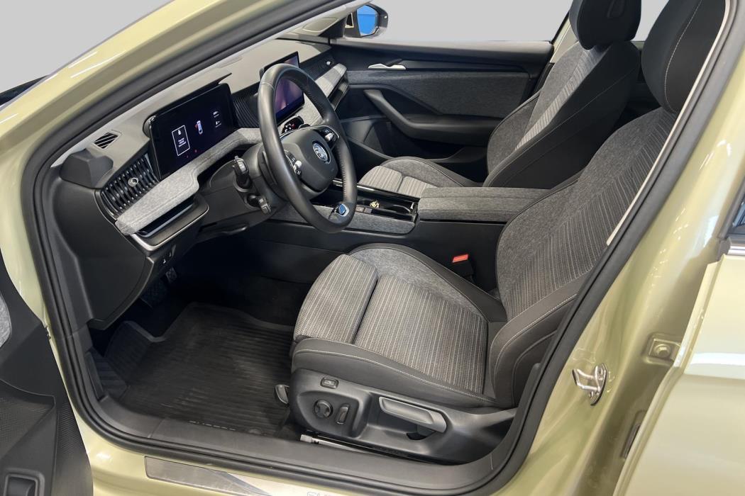 SKODA Superb 2025