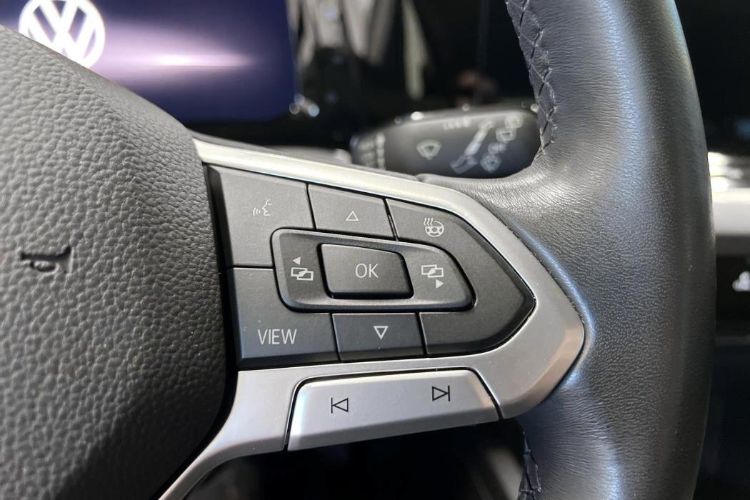 VOLKSWAGEN Golf 2023