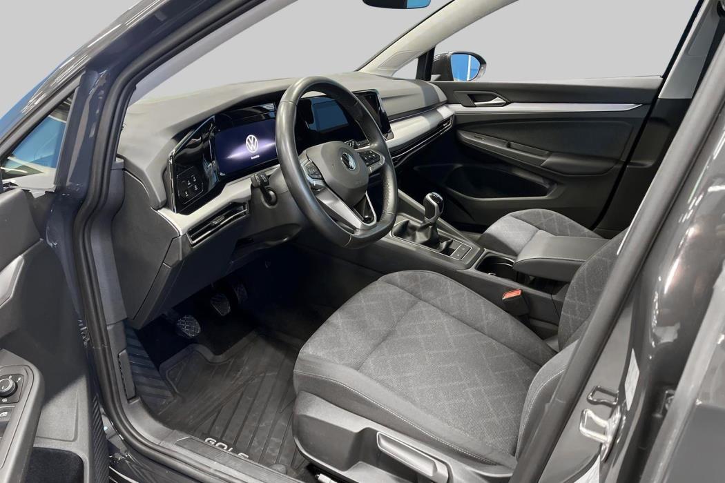 VOLKSWAGEN Golf 2023