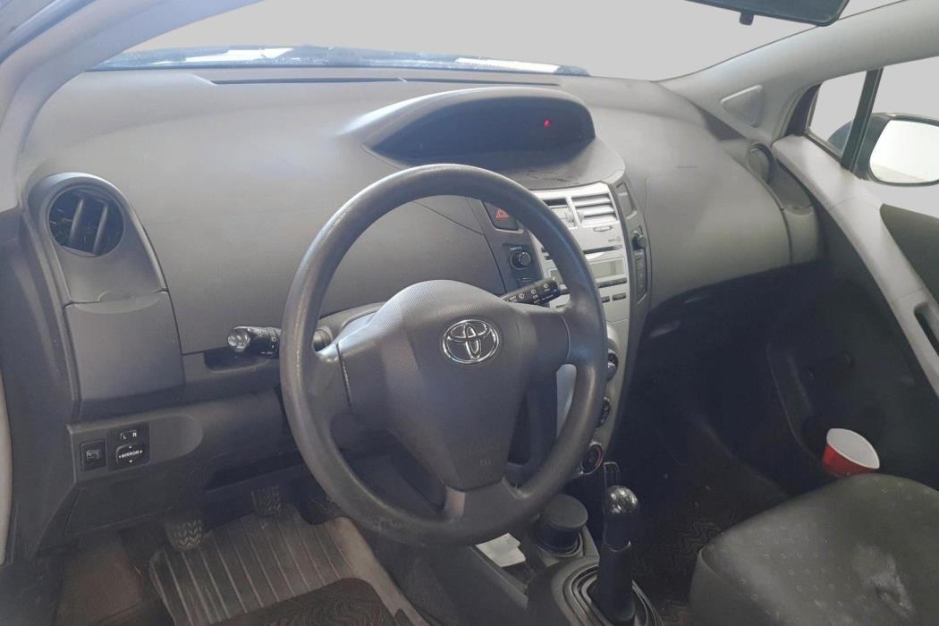 TOYOTA Yaris 2006