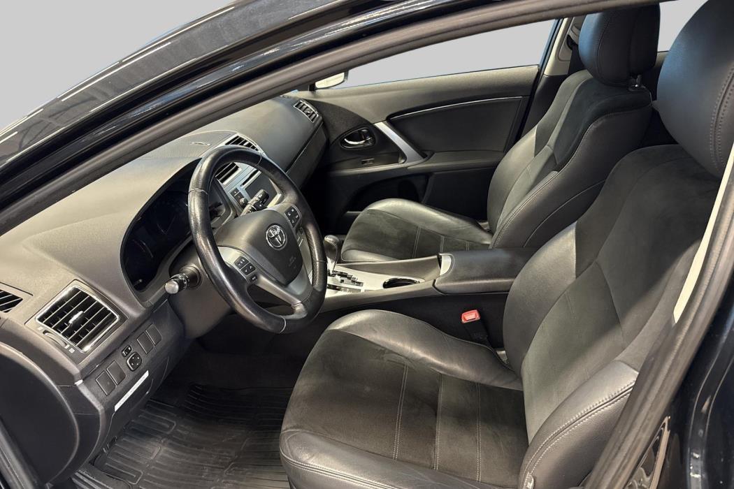 TOYOTA Avensis 2014