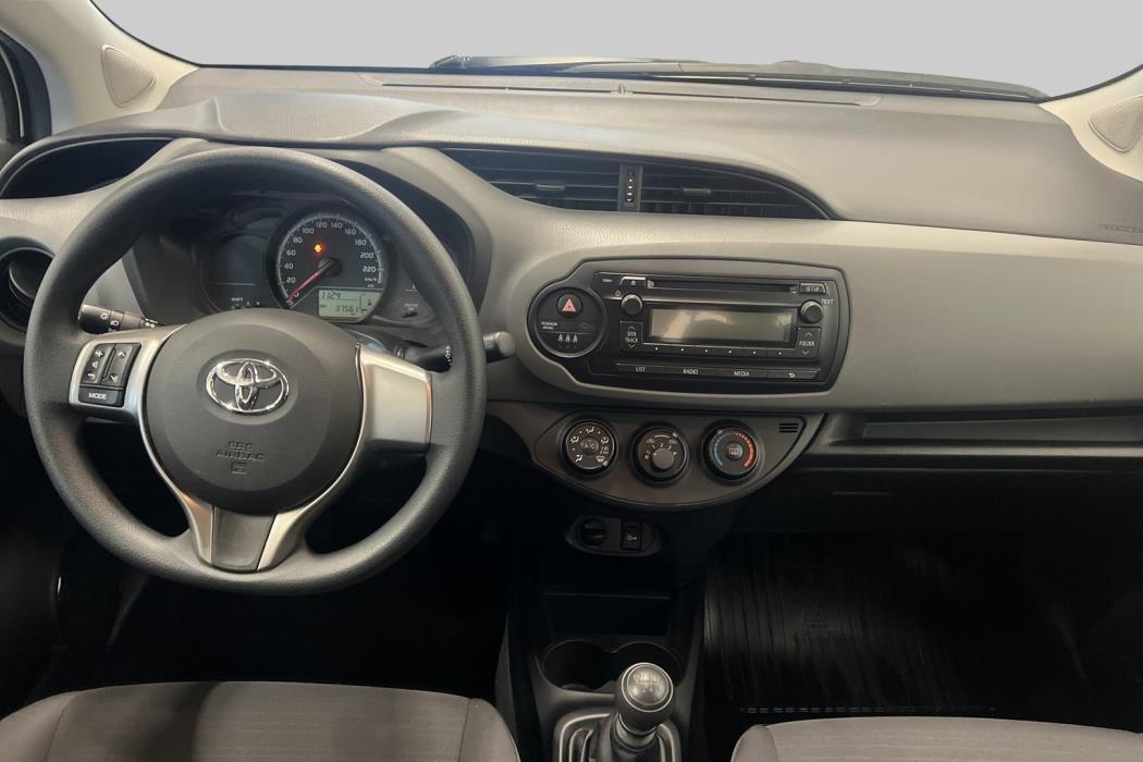 TOYOTA Yaris 2016