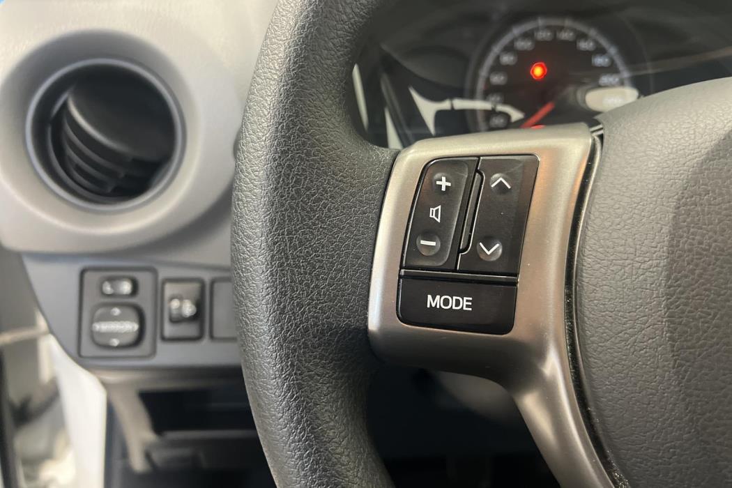 TOYOTA Yaris 2016