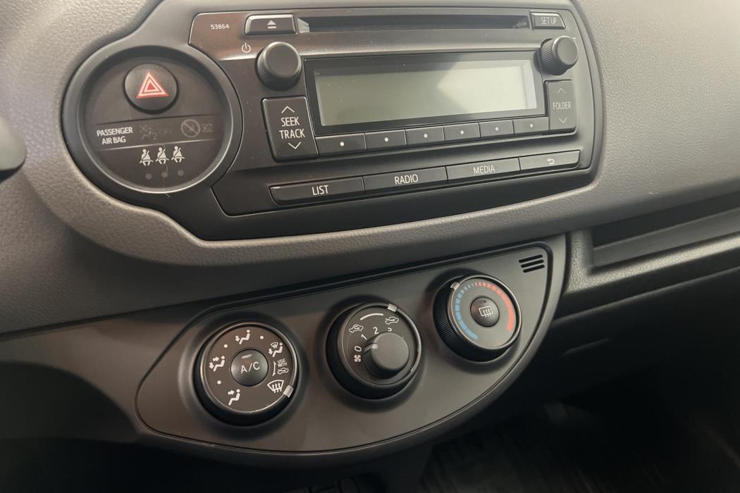 TOYOTA Yaris 2016