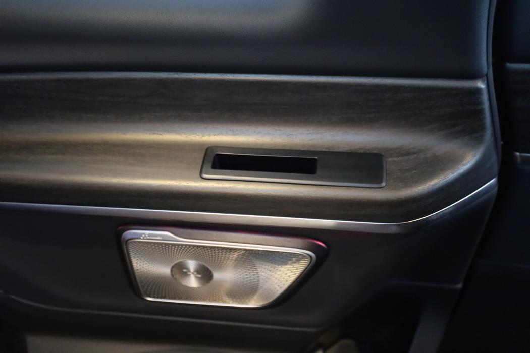 Mercedes-Benz EQV 2025