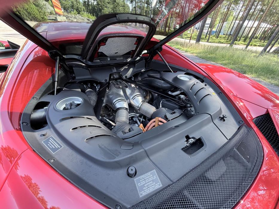 Ferrari 296 GTB 2023