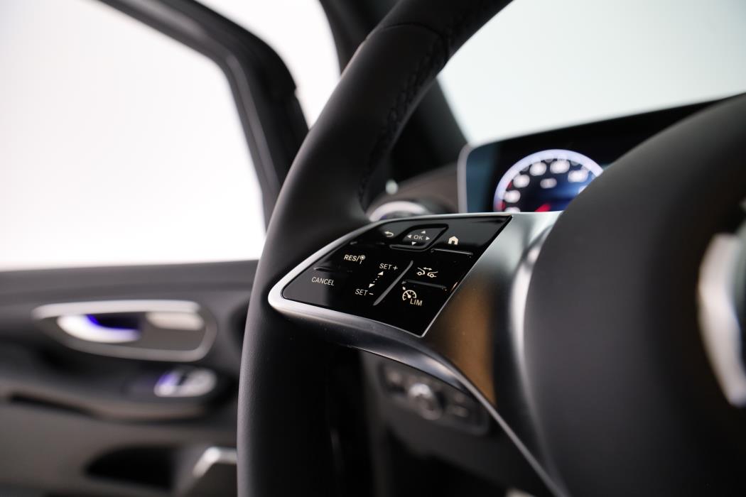 Mercedes-Benz V 2025