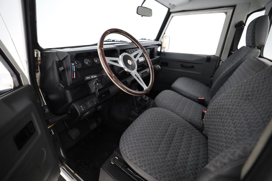 Land Rover Defender 2003