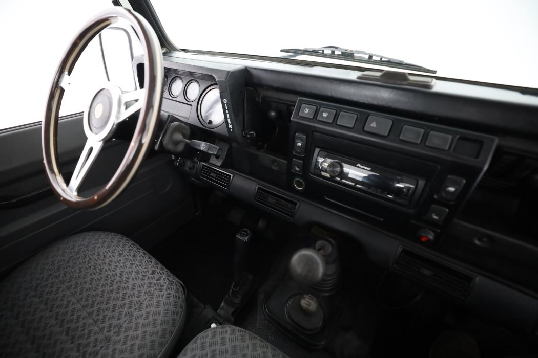 Land Rover Defender 2003