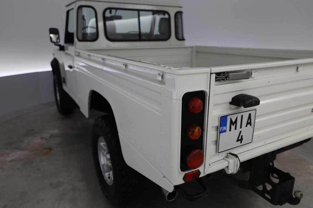 Land Rover Defender 2003