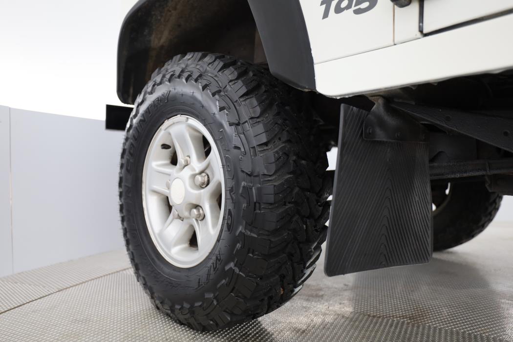 Land Rover Defender 2003