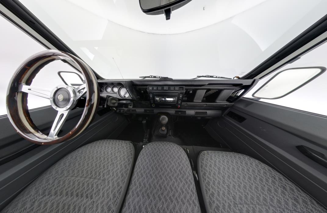 Land Rover Defender 2003