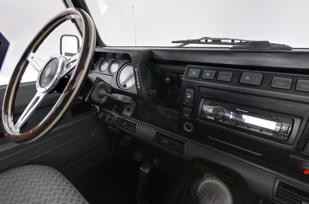 Land Rover Defender 2003