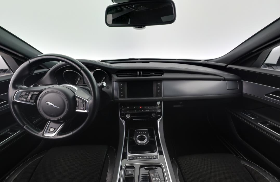 Jaguar XF 2016