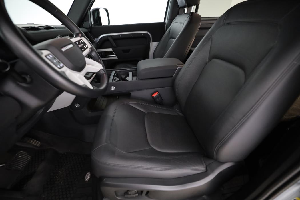 Land Rover Defender 2024