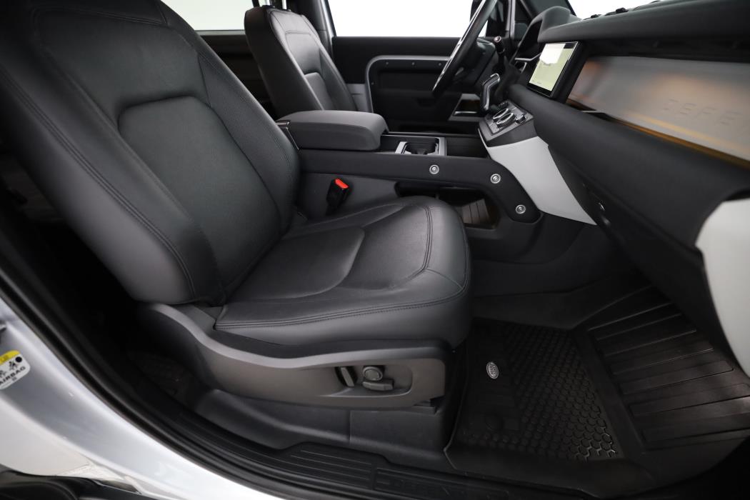 Land Rover Defender 2024